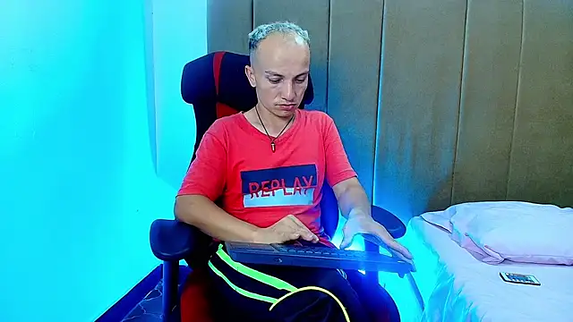 Snapshot of DaddyPoweer chatting on 09-23-25, 10:02 DaddyPoweer online show from 09-23-25, 10:02