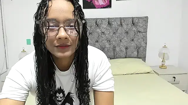 Snapshot of nay_and_aleja1 chatting on 04-27-26, 02:20 nay and aleja1 online show from 04-27-26, 02:20
