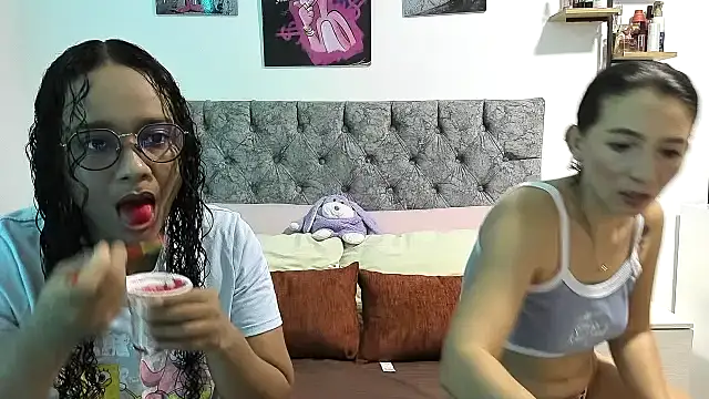 Snapshot of nay_and_aleja1 chatting on 05-21-26, 02:51 nay and aleja1 online show from 05-21-26, 02:51