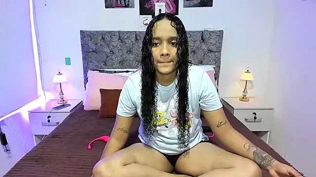 Snapshot of nay_and_aleja1 chatting on 06-16-26, 01:52 nay and aleja1 online show from 06-16-26, 01:52
