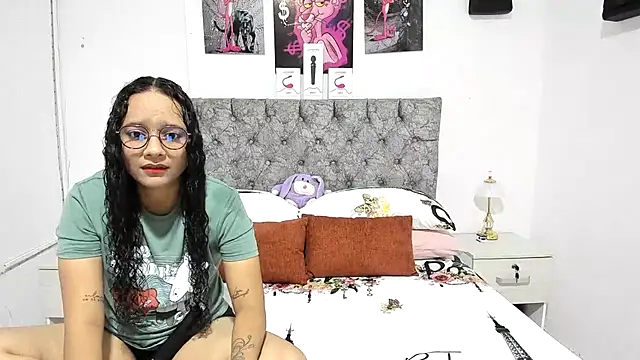 Snapshot of nay_and_aleja1 chatting on 06-27-26, 11:32 nay and aleja1 online show from 06-27-26, 11:32