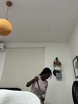 EmilyKisx online show from 10-31-25, 12:17