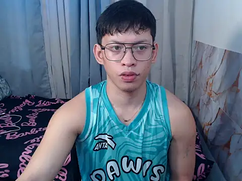 Snapshot of pinkcock_froi2305 chatting on 07-11-26, 04:37 pinkcock froi2305 online show from 07-11-26, 04:37