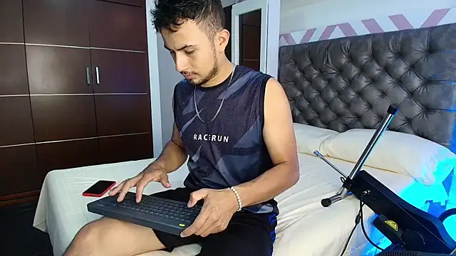 Valentiinoss online show from 03-18-26, 09:07