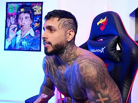 Snapshot of logan_hugh8 chatting on 10-16-25, 12:44 logan hugh8 online show from 10-16-25, 12:44