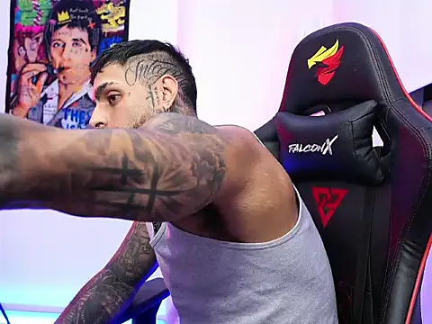 Snapshot of logan_hugh8 chatting on 10-22-25, 03:51 logan hugh8 online show from 10-22-25, 03:51