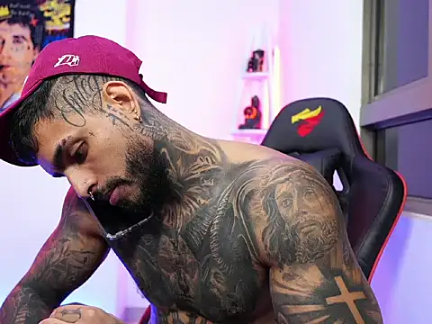 Snapshot of logan_hugh8 chatting on 10-25-25, 03:36 logan hugh8 online show from 10-25-25, 03:36