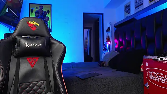 Snapshot of logan_hugh8 chatting on 01-14-26, 04:29 logan hugh8 online show from 01-14-26, 04:29