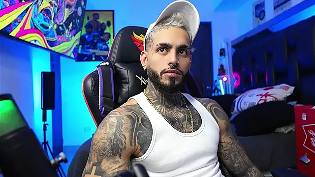 Snapshot of logan_hugh8 chatting on 02-06-26, 02:49 logan hugh8 online show from 02-06-26, 02:49