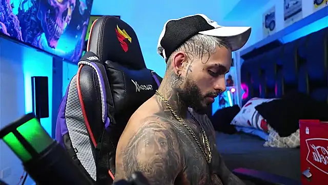 Snapshot of logan_hugh8 chatting on 02-08-26, 07:17 logan hugh8 online show from 02-08-26, 07:17