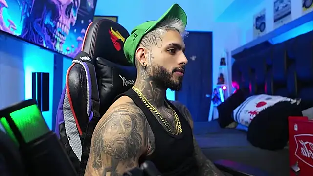 Snapshot of logan_hugh8 chatting on 02-10-26, 09:13 logan hugh8 online show from 02-10-26, 09:13