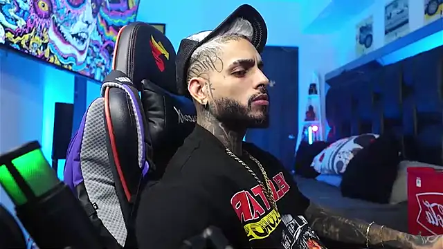 Snapshot of logan_hugh8 chatting on 02-12-26, 02:39 logan hugh8 online show from 02-12-26, 02:39