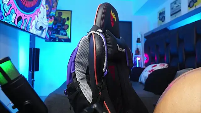 Snapshot of logan_hugh8 chatting on 02-13-26, 03:24 logan hugh8 online show from 02-13-26, 03:24