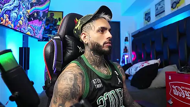 Snapshot of logan_hugh8 chatting on 02-13-26, 03:30 logan hugh8 online show from 02-13-26, 03:30