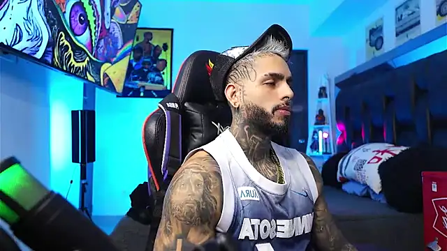 Snapshot of logan_hugh8 chatting on 02-15-26, 08:38 logan hugh8 online show from 02-15-26, 08:38