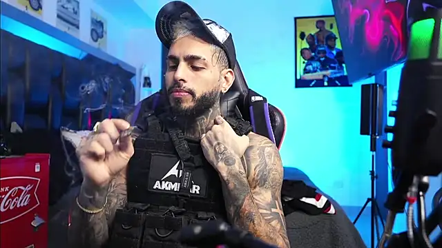 Snapshot of logan_hugh8 chatting on 02-21-26, 09:38 logan hugh8 online show from 02-21-26, 09:38