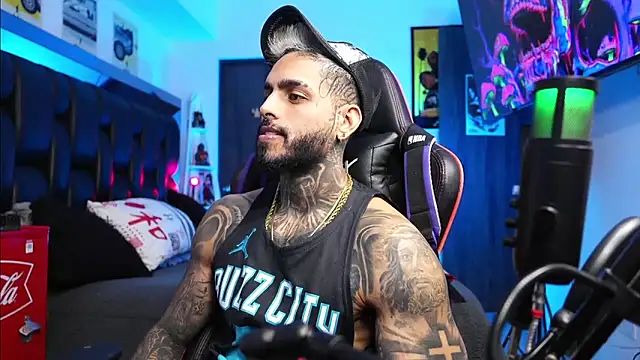 Snapshot of logan_hugh8 chatting on 02-23-26, 06:00 logan hugh8 online show from 02-23-26, 06:00