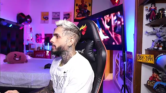 Snapshot of logan_hugh8 chatting on 03-09-26, 04:38 logan hugh8 online show from 03-09-26, 04:38