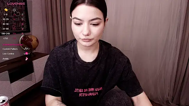 Snapshot of Dark_Moni chatting on 10-19-25, 02:45 Dark Moni online show from 10-19-25, 02:45