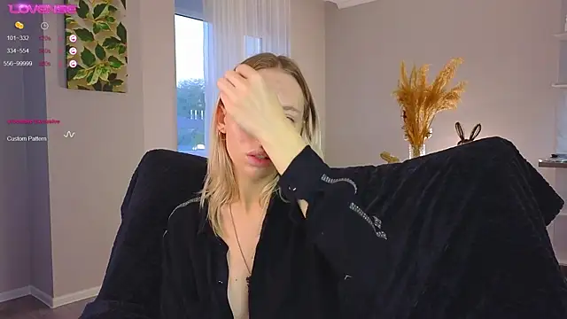 NyxaThorn online show from 10-12-25, 02:38