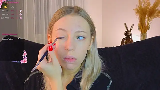 NyxaThorn online show from 11-15-25, 02:35