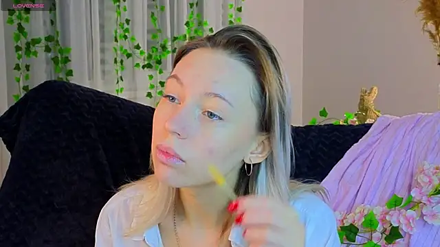 NyxaThorn online show from 12-02-25, 02:45