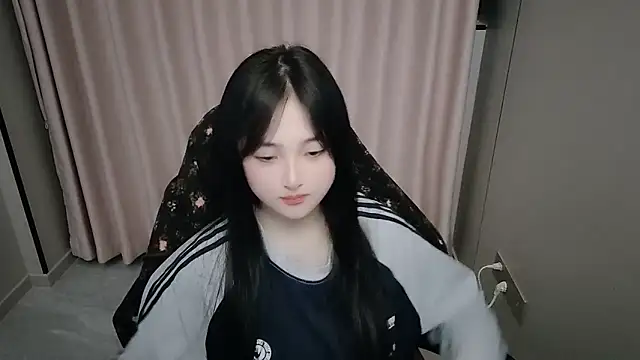 Snapshot of xxz98 chatting on 04-08-26, 02:17 xxz98 online show from 04-08-26, 02:17