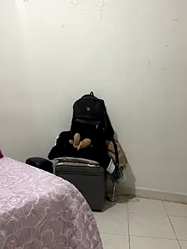 Snapshot of Aliciawhitee chatting on 12-14-25, 03:01 Aliciawhitee online show from 12-14-25, 03:01