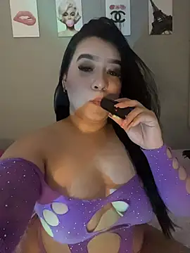 Snapshot of Aliciawhitee chatting on 03-12-26, 02:18 Aliciawhitee online show from 03-12-26, 02:18