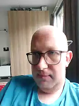 Snapshot of geilerd122 chatting on 10-10-25, 12:26 geilerd122 online show from 10-10-25, 12:26