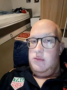 Snapshot of geilerd122 chatting on 10-26-25, 05:41 geilerd122 online show from 10-26-25, 05:41