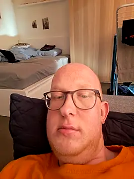 Snapshot of geilerd122 chatting on 02-26-26, 02:27 geilerd122 online show from 02-26-26, 02:27