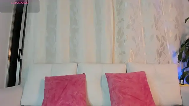 Snapshot of Noami_Rose chatting on 02-08-26, 03:10 Noami Rose online show from 02-08-26, 03:10