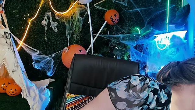 SladaDell online show from 10-17-25, 05:10