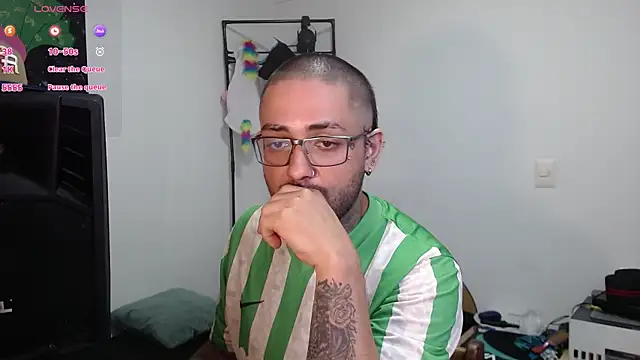 nicolastorres99 online show from 12-22-25, 04:09