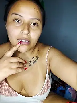 Snapshot of yelezia chatting on 10-08-25, 04:21 yelezia online show from 10-08-25, 04:21