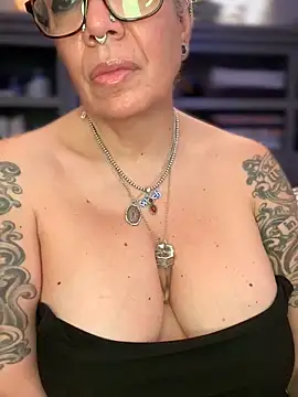 dieseldame1313 online show from 03-20-26, 07:13