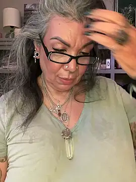 dieseldame1313 online show from 07-17-26, 10:25