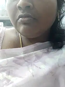 Snapshot of Tamilreethu chatting on 10-09-25, 02:15 Tamilreethu online show from 10-09-25, 02:15