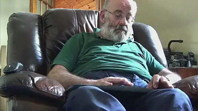 Snapshot of janzer13 chatting on 09-12-25, 12:49 janzer13 online show from 09-12-25, 12:49