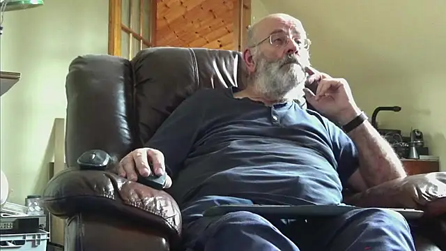 Snapshot of janzer13 chatting on 09-16-25, 01:34 janzer13 online show from 09-16-25, 01:34