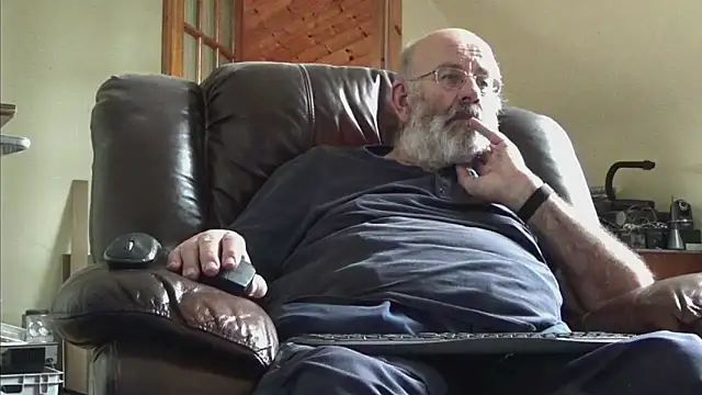 Snapshot of janzer13 chatting on 09-18-25, 12:51 janzer13 online show from 09-18-25, 12:51