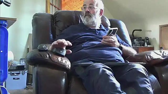 Snapshot of janzer13 chatting on 09-22-25, 01:13 janzer13 online show from 09-22-25, 01:13