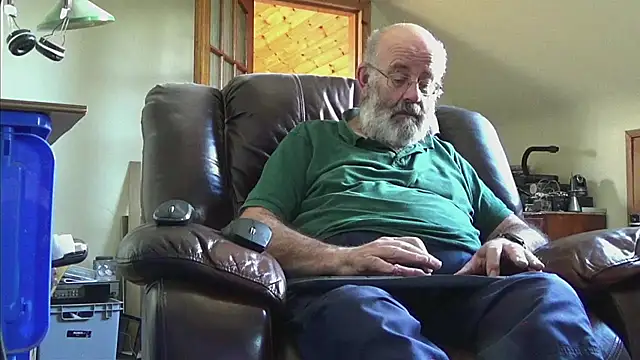 Snapshot of janzer13 chatting on 09-28-25, 12:43 janzer13 online show from 09-28-25, 12:43