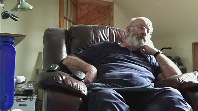 Snapshot of janzer13 chatting on 10-02-25, 01:29 janzer13 online show from 10-02-25, 01:29