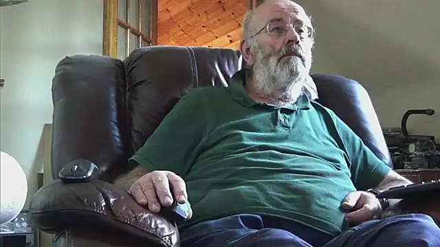 Snapshot of janzer13 chatting on 10-25-25, 02:13 janzer13 online show from 10-25-25, 02:13