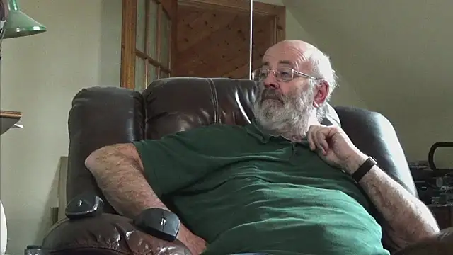 Snapshot of janzer13 chatting on 10-30-25, 02:07 janzer13 online show from 10-30-25, 02:07