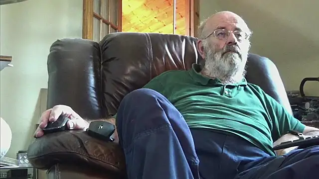 Snapshot of janzer13 chatting on 10-31-25, 02:40 janzer13 online show from 10-31-25, 02:40