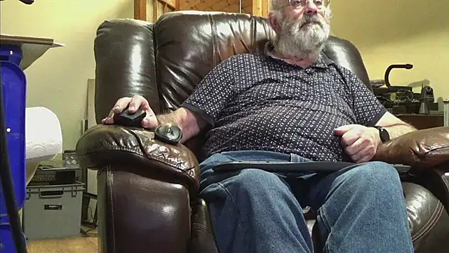 Snapshot of janzer13 chatting on 11-11-25, 06:30 janzer13 online show from 11-11-25, 06:30