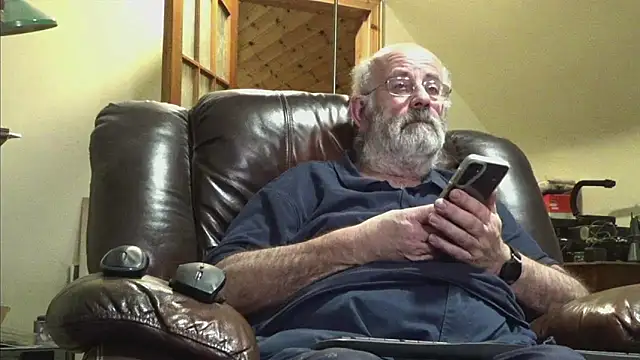 Snapshot of janzer13 chatting on 11-17-25, 07:08 janzer13 online show from 11-17-25, 07:08